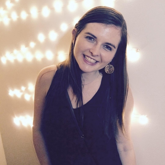 Meet your Posher, Andrea - Picture 1 of 1