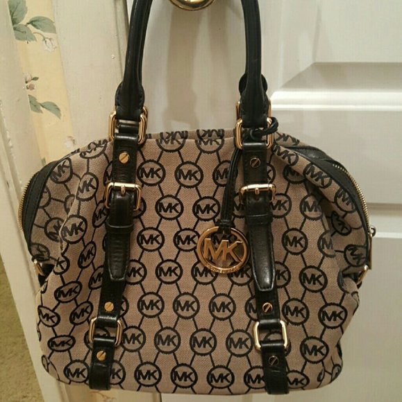 Vintage MK handbag w/leather black handles