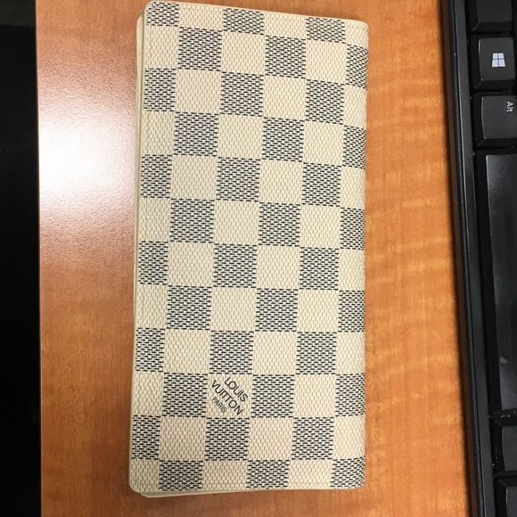 Wallet No Not Real