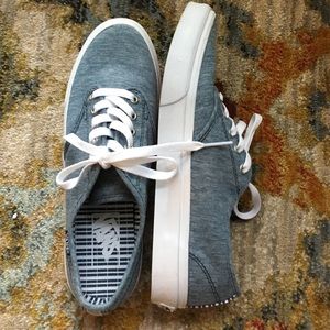 Low Top Lace Up Grey Vans