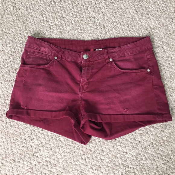 H&M DENIM MAROON SHORTS