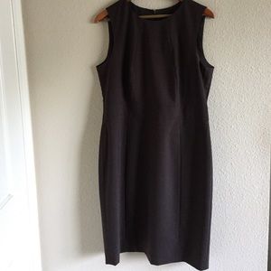 Fitting no sleeve dress