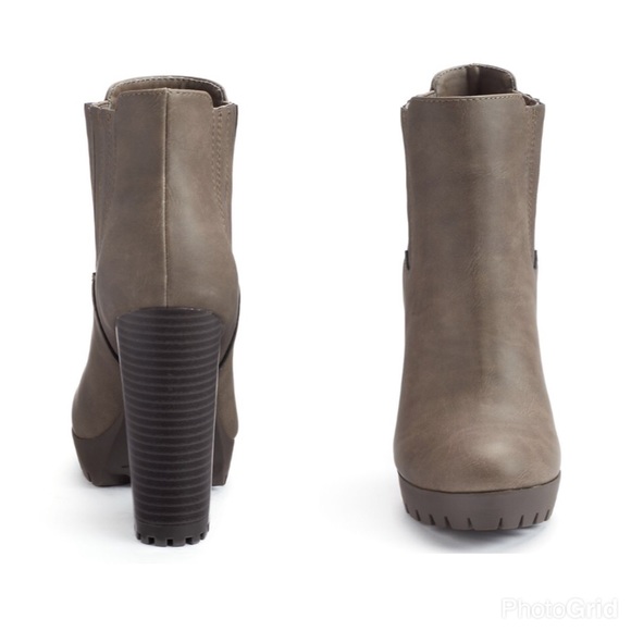 NWT. Double gore taupe heeled boots - Picture 3 of 4