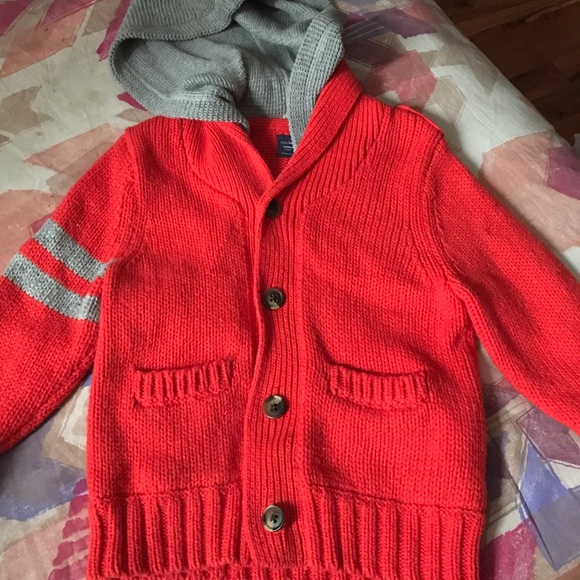 Gap sweater