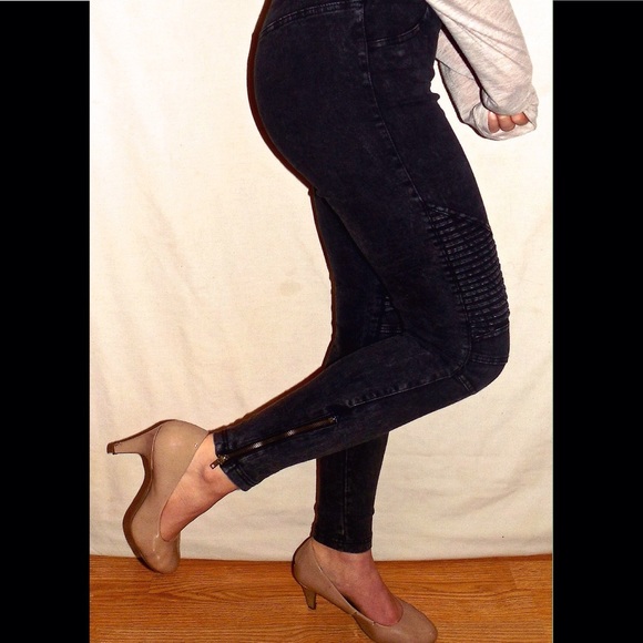 Stonewash black jegging from Urban Violet