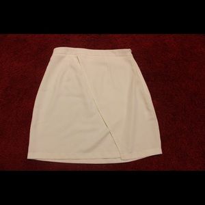 BRAND NEW WHITE MINI SKIRT TOBI