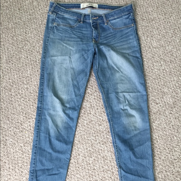 HOLLISTER SUPER SKINNY JEANS