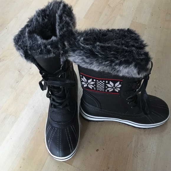 Winter snow boots Northside brand.