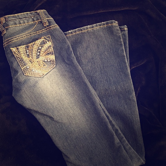 ✂️ FINAL MARKDOWN Almost Famous girls jeans.