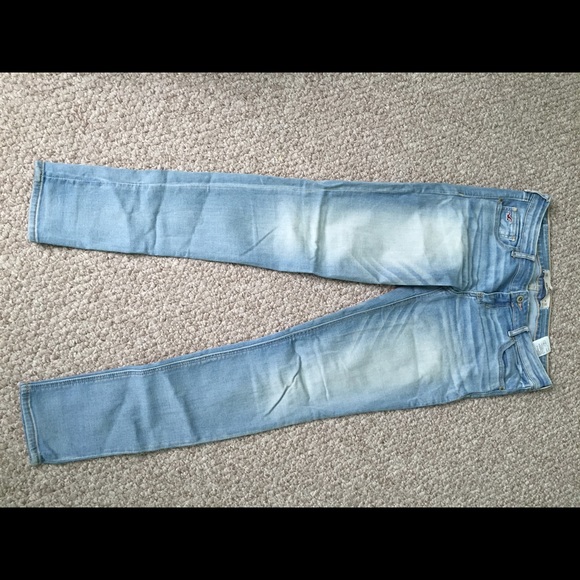 HOLLISTER SUPER SKINNY JEANS