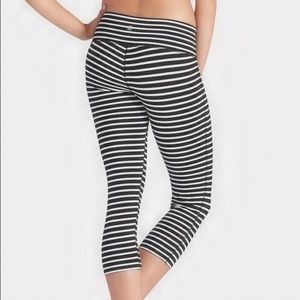 Athleta striped chaturanga crop tights XS