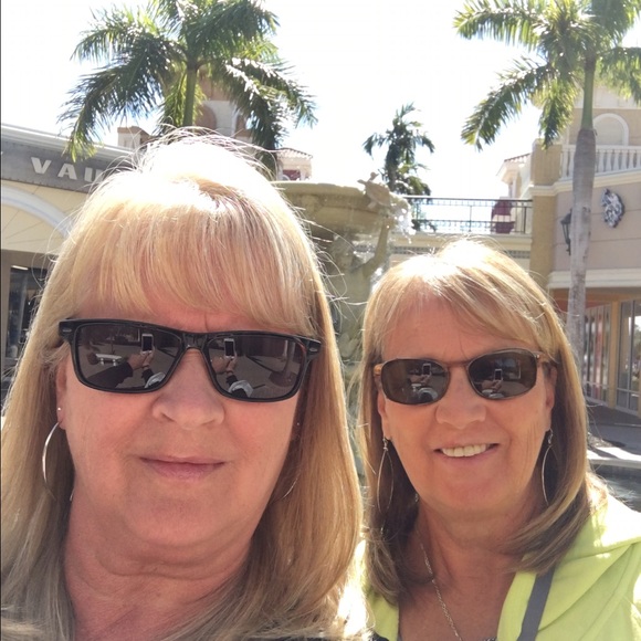 Meet your Posher, Pam - Picture 1 of 1