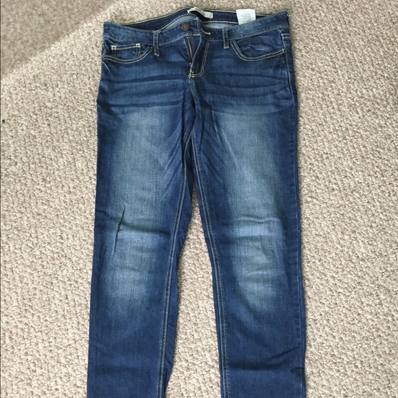 HOLLISTER STRAIGHT LEG JEANS