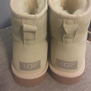 uggs dakota tobacco size 8 uggs dakota tobacco size 8