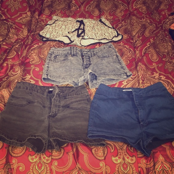 HIGH WAISTED SHORTS
