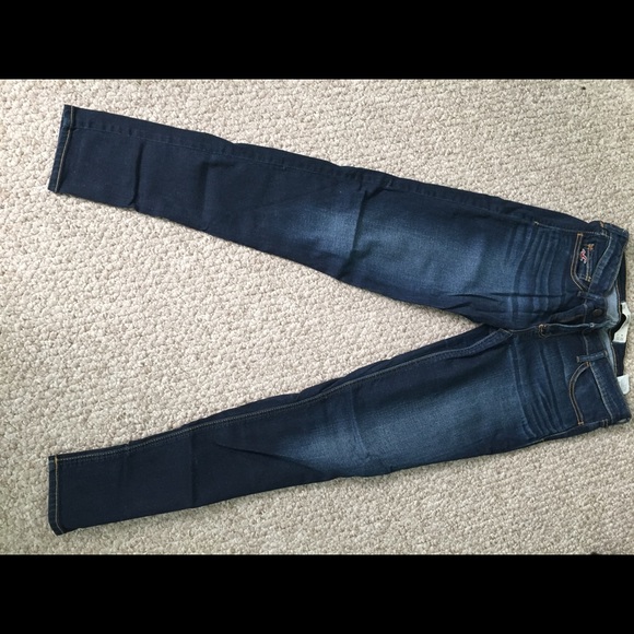 HOLLISTER SUPER SKINNY JEANS