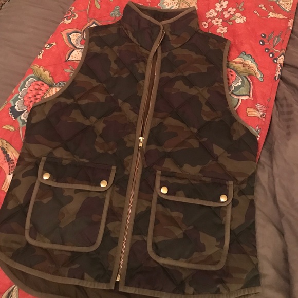Cute camo jcrew quilted vest!