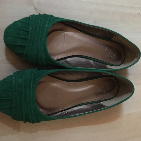 Green flats - Picture 1 of 3