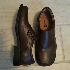 Boys Brown dress shoes