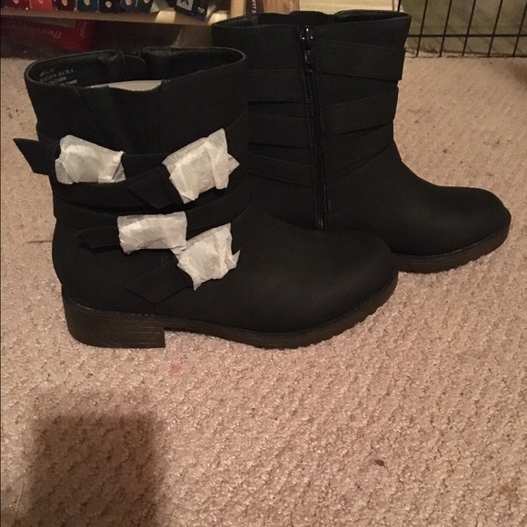 Brand new in box black boots - Picture 1 of 4