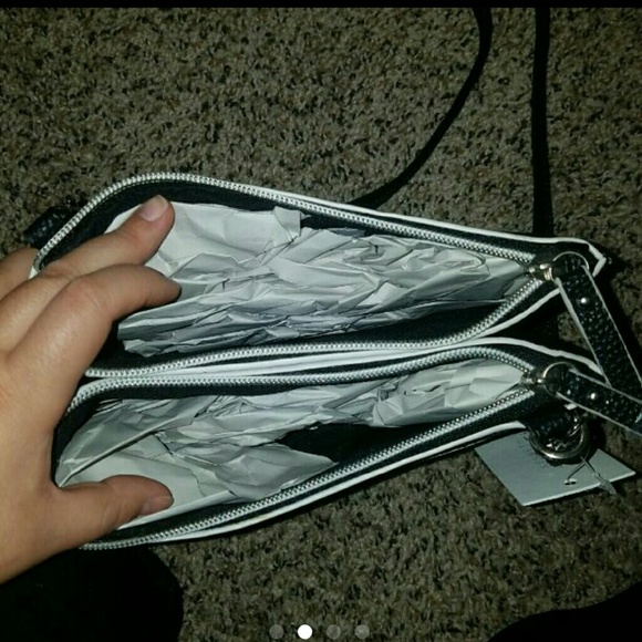 NWT Kenneth Cole Reaction Crossbody - Picture 2 of 4