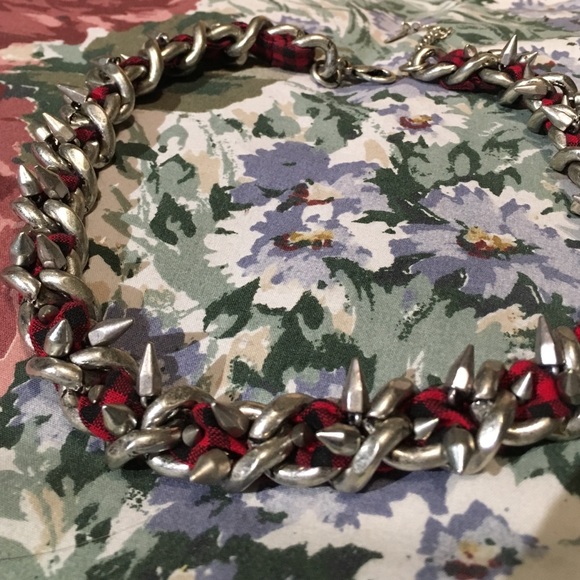 spike necklace