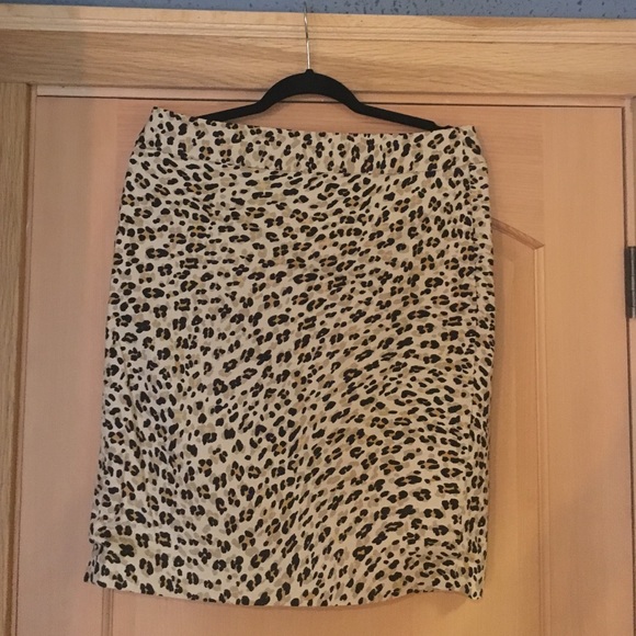 Banana Republic leopard print pencil skirt