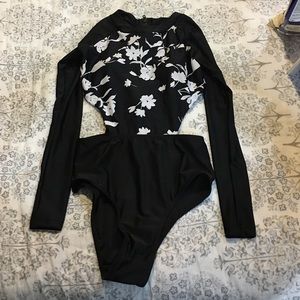 New black&white flowered printed bathing suit