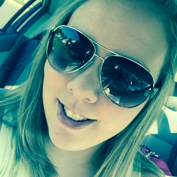 Meet your Posher, Kyndra - Picture 1 of 1