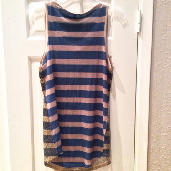 💥WKND SALE💥 Cute Blue/Bronze Sequined Tank- UO - Picture 3 of 4