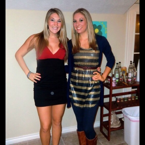 💥WKND SALE💥 Cute Blue/Bronze Sequined Tank- UO - Picture 4 of 4