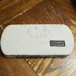 Thirty-one beige clasp hard case wallet clutch