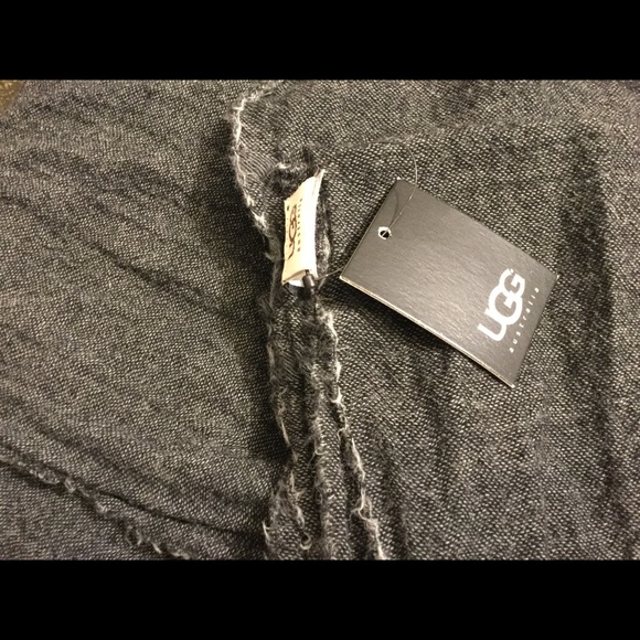 UGG SCARF