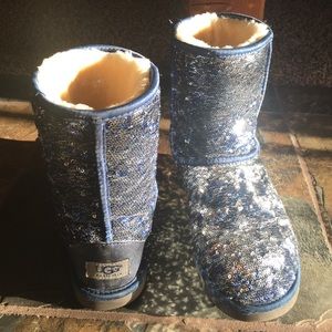 UGG AUSTRALIA classic short navy blue sparkles!