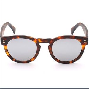 Illesteva sunglasses (AVAILABLE) 1 PAIR LEFT!!🎉😱