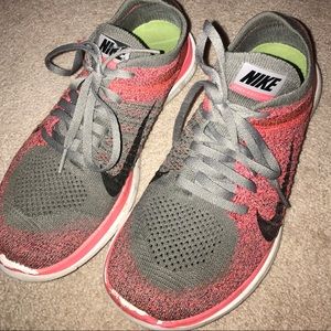 Nike 4.0 flyinit shoes