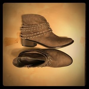 Gently worn tan shoe booties