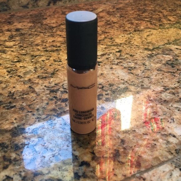 MAC Pro longwear concealer