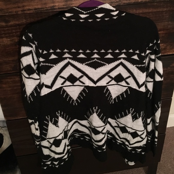 Aztec pattern cardigan - Picture 2 of 2