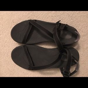 Women's Tevas. Size 8. Black