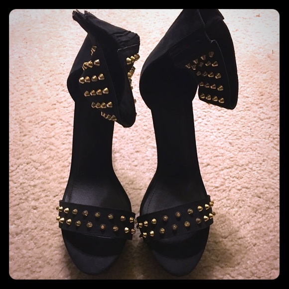 ✨Flash Sale✨ Forever 21 Studded Heels