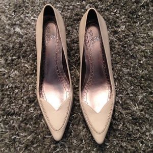 Brooks brothers cream classic heels