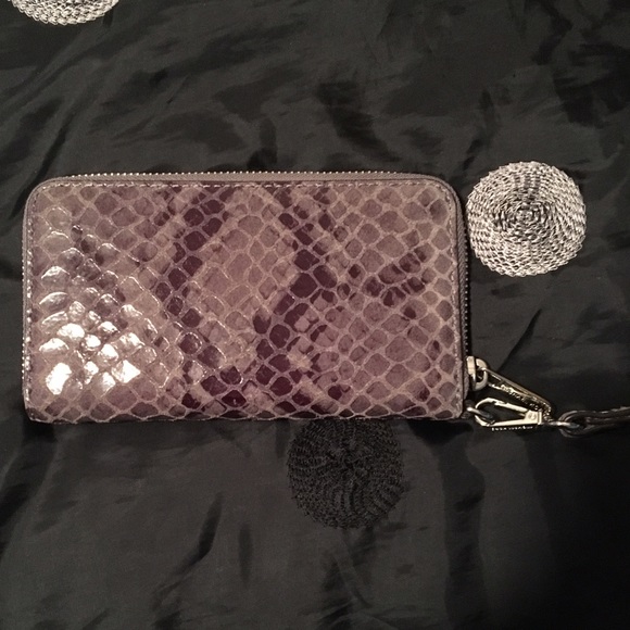🚫SOLD🚫 Michael Kors wristlet - Picture 3 of 4