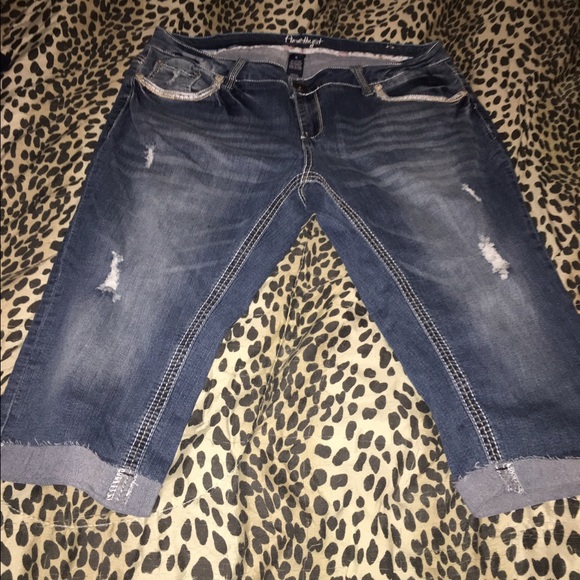 Amethyst jean capris. Size 16.