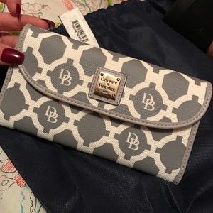 Dooney & Bourke wallet