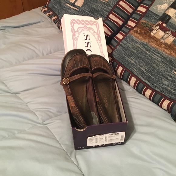 Vigoss casual slip on shoes.