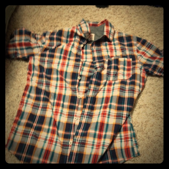 Button down short sleeve plaid shirt