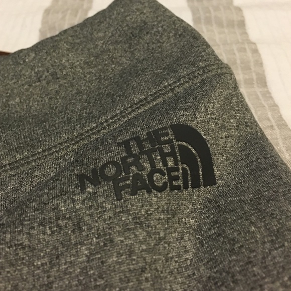 The North Face cropped sweatpants - Picture 2 of 2