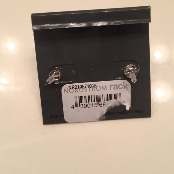 Cubic Zirconia earrings - Picture 2 of 2