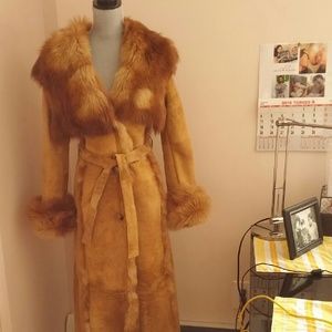 Brand New VIA VINETO Genune shearling coat